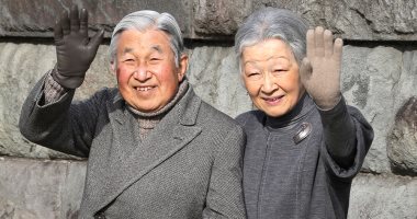 الحب على طريقة الحكام.. إمبراطور اليابان وزوجته يزوران مكان لقائهما الأول