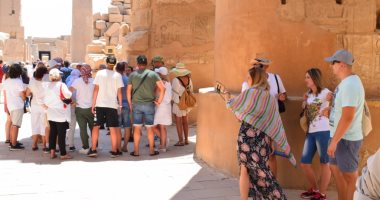 "السياحة" تعلن عن ارتفاع أعداد السياح مرة ونصف بنهاية العام الجارى