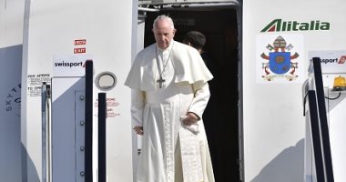 صور.. البابا فرنسيس يصل إلى دبلن فى ختام زيارته لأيرلندا