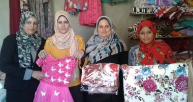 فيديو وصور.. قصة كفاح 4 فتيات يصنعن المفروشات اليدوية والملابس بسوهاج