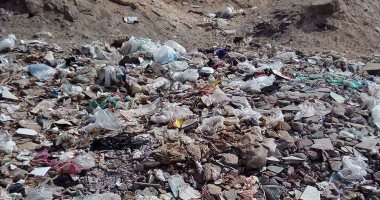 القمامة ومخلفات مبانى تحاصر مساكن مدينة الرماية بالهرم