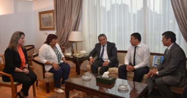 صور.. وزيرة الثقافة تبحث تعزيز التعاون مع سفير أوزبكستان