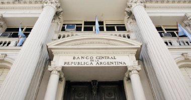 المركزى الأرجنتينى يرفع سعر الفائدة الرئيسى إلى 60% بسبب انهيار العملة