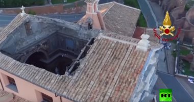 شاهد..انهيار سقف كنيسة تاريخية وسط العاصمة الإيطالية روما