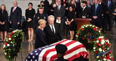 صور.. وصول جثمان جون ماكين لمبنى الكونجرس الأمريكى بواشنطن لبدء مراسم التأبين