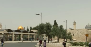 شاهد.. الاحتلال يهود منطقة الصلاة لليهود فى ساحة البراق
