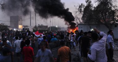 متظاهرون عراقيون يدخلون منشأة تابعة لحقل نفط ويحتجزون عمالا 
