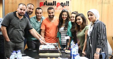 صور.. أسرة "اليوم السابع" تحتفل بنجاح "الكويسين" مع أحمد فهمى