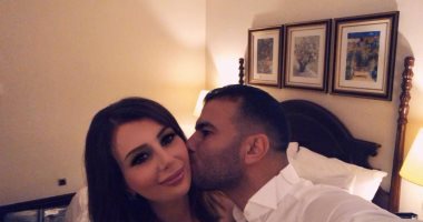 "بقبلة على الخد".. عماد متعب يهنئ زوجته يارا نعوم فى عيد ميلادها