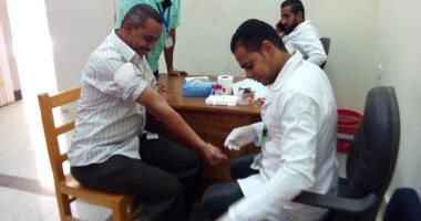 صور.. "تحيا مصر" يبدأ أعمال الكشف عن فيروس سى بمدينة الزينية بالأقصر
