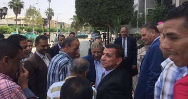 فيديو وصور ..يس طاهر يستقبل محافظ الإسماعيلية الجديد فور وصوله للمحافظة
