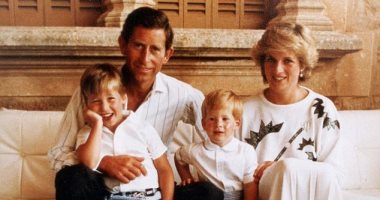 موقع أمريكى يكشف توتر العلاقة بين الأمير تشارلز وولديه.. صور