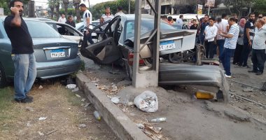 قارئ يشارك بفيديو لحادث تصادم 6 سيارات بميدان السفير  بمصر الجديدة
