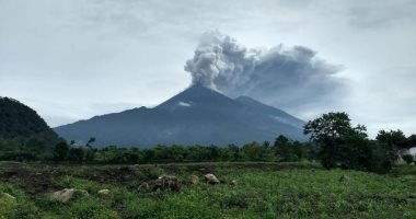 ثوران بركانين فى إندونيسيا بعد أيام من تسونامى وزلزال