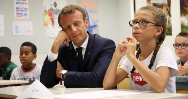 صور.. الرئيس الفرنسى يتفقد بعض المدارس مع بدء العام الدراسى الجديد