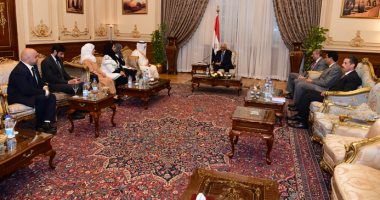 رئيس البرلمان يستقبل أمين عام مجلس النواب البحريني.. "صور"