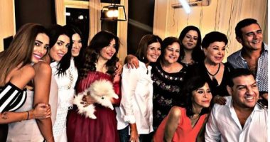 فيديو وصور..منة حسين فهمى تحتفل بأول عيد ميلاد لزوجها طارق سعيد بعد ارتباطهما