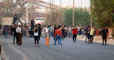 عشرات العراقيين يتظاهرون قرب حقل نفطى شمال البصرة بحثا عن عمل