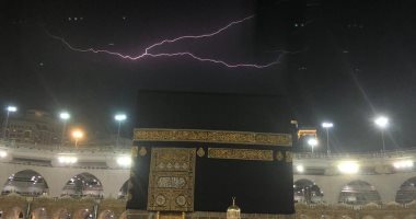 فيديو وصور.. هطول أمطار غزيرة على مكة المكرمة