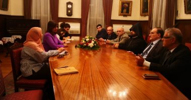 وزيرة الهجرة تلتقى مطران الأرمن الأرثوذكس بمصر