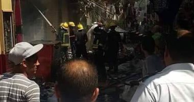صور.. الحماية المدنية تسيطر على حريق فى سوق المنشية بالإسكندرية