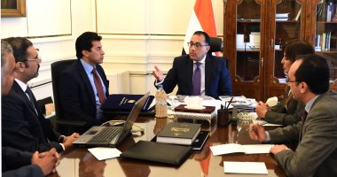رئيس الوزراء يناقش مع وزير الشباب والرياضة خطة تطوير "استاد القاهرة"