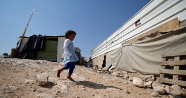 شاهد.. الاحتلال الإسرائيلى يزيل وحدات سكنية قرب قرية خان الأحمر البدوية