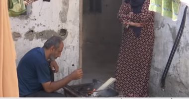 شاهد.. أهالى غزة يلجأون إلى الطهى على الحطب بسبب الظروف المعيشية الصعبة