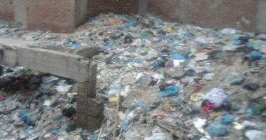 قارئ يشكو من انتشار القمامة بشارع زكريا بيك بمحافظة الإسكندرية