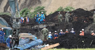 صور.. البحث عن المفقودين فى زلزال اليابان لليوم الثالث