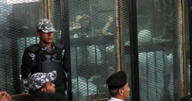 جنايات القاهرة تبدأ جلسة محاكمة المتهمين بقتل والد طفل البامبرز