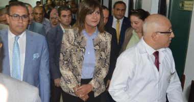 وزيرة الهجرة تزور مركز غنيم للكلى.. وتؤكد: "بيطبطب على شعبنا البسيط".. صور