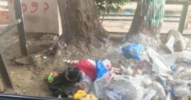قارئة تشكو انتشار القمامة على رصيف محطة ترام سبورتنج بالإسكندرية