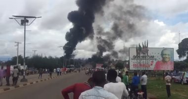صور.. مصرع 35 شخصا فى انفجار شاحنة وقود فى نيجيريا