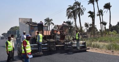 محافظ المنيا يوجه بإنجاز أعمال رصف طريق أبوقرقاص الزراعى
