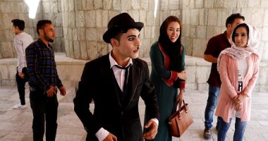 "شارلى شابلن" الأفغانى يواجه الإرهاب بالكوميديا