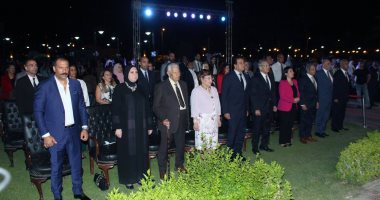 وزير التعليم العالى وماجد المصرى ودنيا سمير غانم باحتفالية جامعة أكتوبر للعلوم