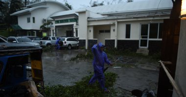 صور.. إعصار قوى يضرب الفلبين ويهدد حياة الملايين
