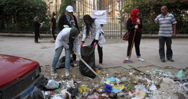 فيديو.. حملة "شباب بتحب مصر" تبدأ نظافة وجمع المخلفات بميدان السكاكينى