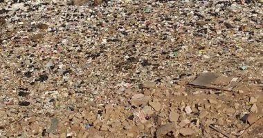 قارئ يشكو من انتشار القمامة بالقرب من مطار القاهرة