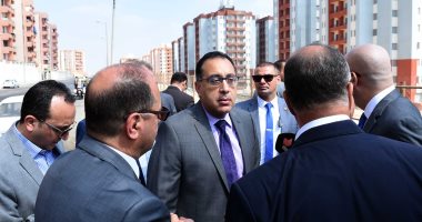صور.. رئيس الوزراء يوجه محافظ القاهرة بسرعة الانتهاء من "الأسمرات 3 "بالمقطم