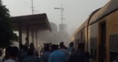 قارئ يشارك بصور لاشتعال النيران فى جرار قطار القاهرة - المنوفية  