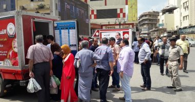 صور.. مدير أمن الغربية يتفقد قافلة للسلع الغذائية بمدينة طنطا