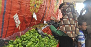 صور.. معرض للخضروات والفاكهة بميدان أبو الحجاج تحت رعاية مديرية أمن الأقصر