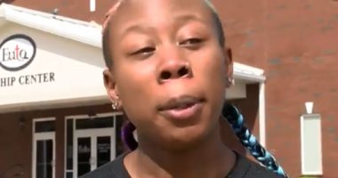 فيديو.. سيدة أمريكية تبكى لعدم قدرتها على إنقاذ طفلها من إعصار فلورنس
