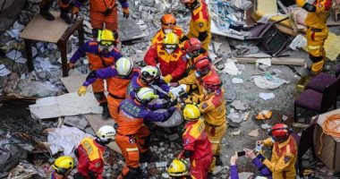 مصرع شخص وإصابة 10 آخرين جراء زلزال بقوة 7.7 درجة بإندونيسيا
