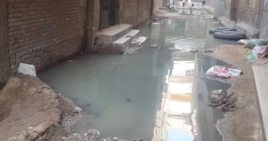 صور.. منطقة النبراوى بـ"أبو زعبل" تغرق فى مياه الصرف الصحى بسبب "البدالة"