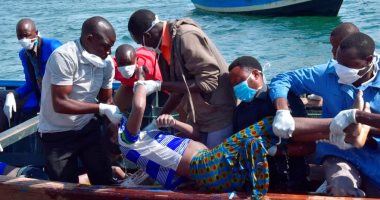 تنزانيا تنتشل الجثث من بحيرة فيكتوريا.. والسلطات تعتقل العاملين بالعبّارة