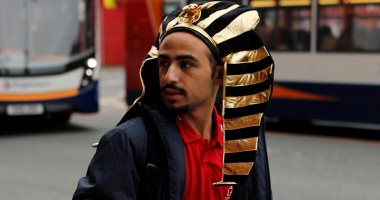 صور.. بالزى الفرعونى جمهور ليفربول يستعد لمباراة ساوثهامبتون