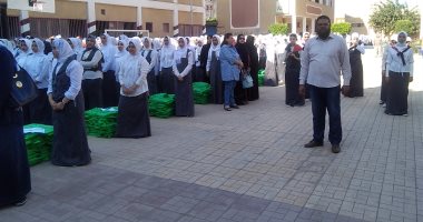 صور.. توزيع هدايا وممارسة أنشطة بمدارس كفر الشيخ فى اليوم الأول